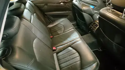 Mercedes-Benz E 55 AMG — Youngtimer rare V8 biturbo, 476 ch de légende — Miniatur 8