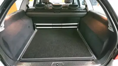 Mercedes-Benz E 55 AMG — Youngtimer rare V8 biturbo, 476 ch de légende — Miniatur 9