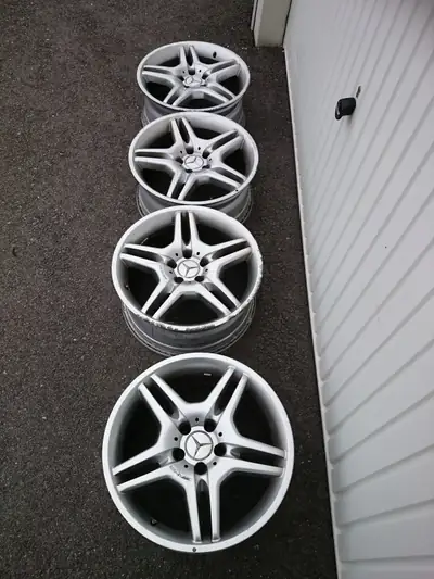 Mercedes-Benz E 55 AMG — Youngtimer rare V8 biturbo, 476 ch de légende — Miniatur 16