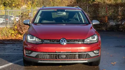 VW Golf Alltrack 2.0 TDI 184 — SUV Compact Diesel, 4Motion Polyvalent — detail