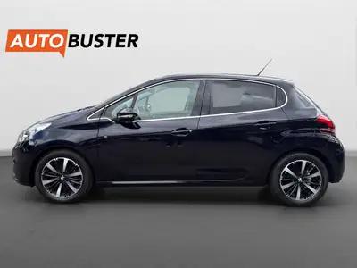 Peugeot 208 1.2 PureTech Signature — Citadine économique, équipée et sans sinistre — côté