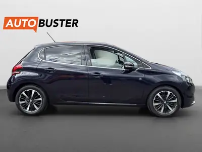 Peugeot 208 1.2 PureTech Signature — Citadine économique, équipée et sans sinistre — détail