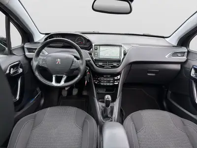Peugeot 208 1.2 PureTech Signature — Citadine économique, équipée et sans sinistre — Miniature 12