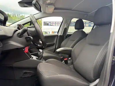 Peugeot 208 1.2 PureTech Signature — Citadine économique, équipée et sans sinistre — Miniature 10