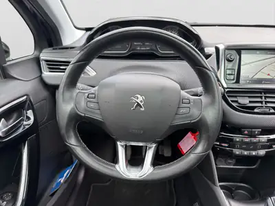 Peugeot 208 1.2 PureTech Signature — Citadine économique, équipée et sans sinistre — Miniature 14