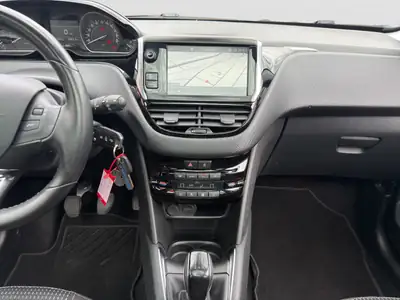 Peugeot 208 1.2 PureTech Signature — Citadine économique, équipée et sans sinistre — Miniature 13