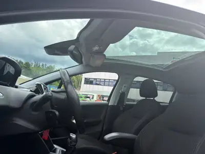 Peugeot 208 1.2 PureTech Signature — Citadine économique, équipée et sans sinistre — Miniature 17