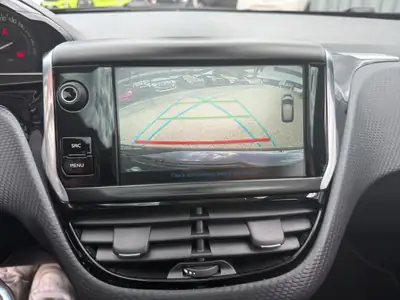 Peugeot 208 1.2 PureTech Signature — Citadine économique, équipée et sans sinistre — Miniature 19