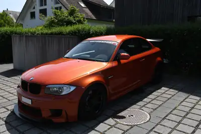 BMW 1er M — Coupé sportif 340 ch, boîte manuelle, sans sinistre — fianco