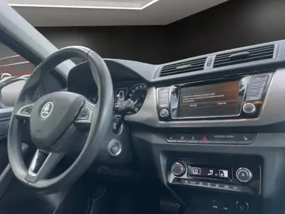 Skoda Fabia 1.2 TSI Swiss Joy DSG — Citadine polyvalente, entretien à jour, garantie 12 mois — Miniatur 11