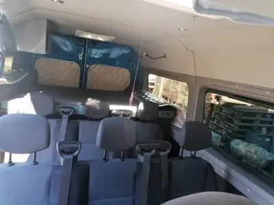 NISSAN NV400 — Minibus 9 places, parfait pour familles et petits groupes — dettaglio