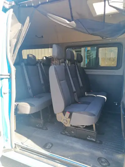 NISSAN NV400 — Minibus 9 places, parfait pour familles et petits groupes — Miniatura 9