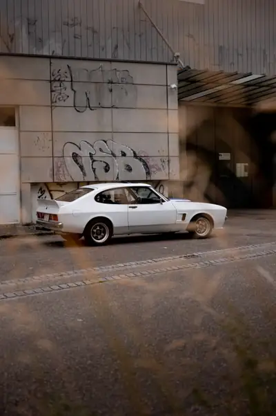 Ford Capri 2.8i — Coupé sportif vintage 1981, 160 ch authentique — Seitenansicht
