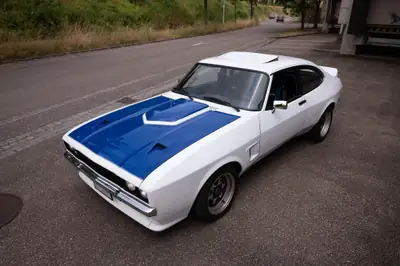 Ford Capri 2.8i — Coupé sportif vintage 1981, 160 ch authentique — Innenraum