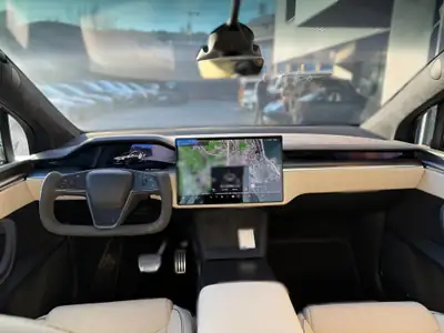 Tesla Model X Plaid — SUV électrique haute performance, 19 900 km seulement — Außenansicht