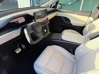 Tesla Model X Plaid — SUV électrique haute performance, 19 900 km seulement — Innenraum