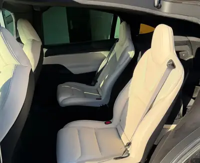 Tesla Model X Plaid — SUV électrique haute performance, 19 900 km seulement — Miniatur 8