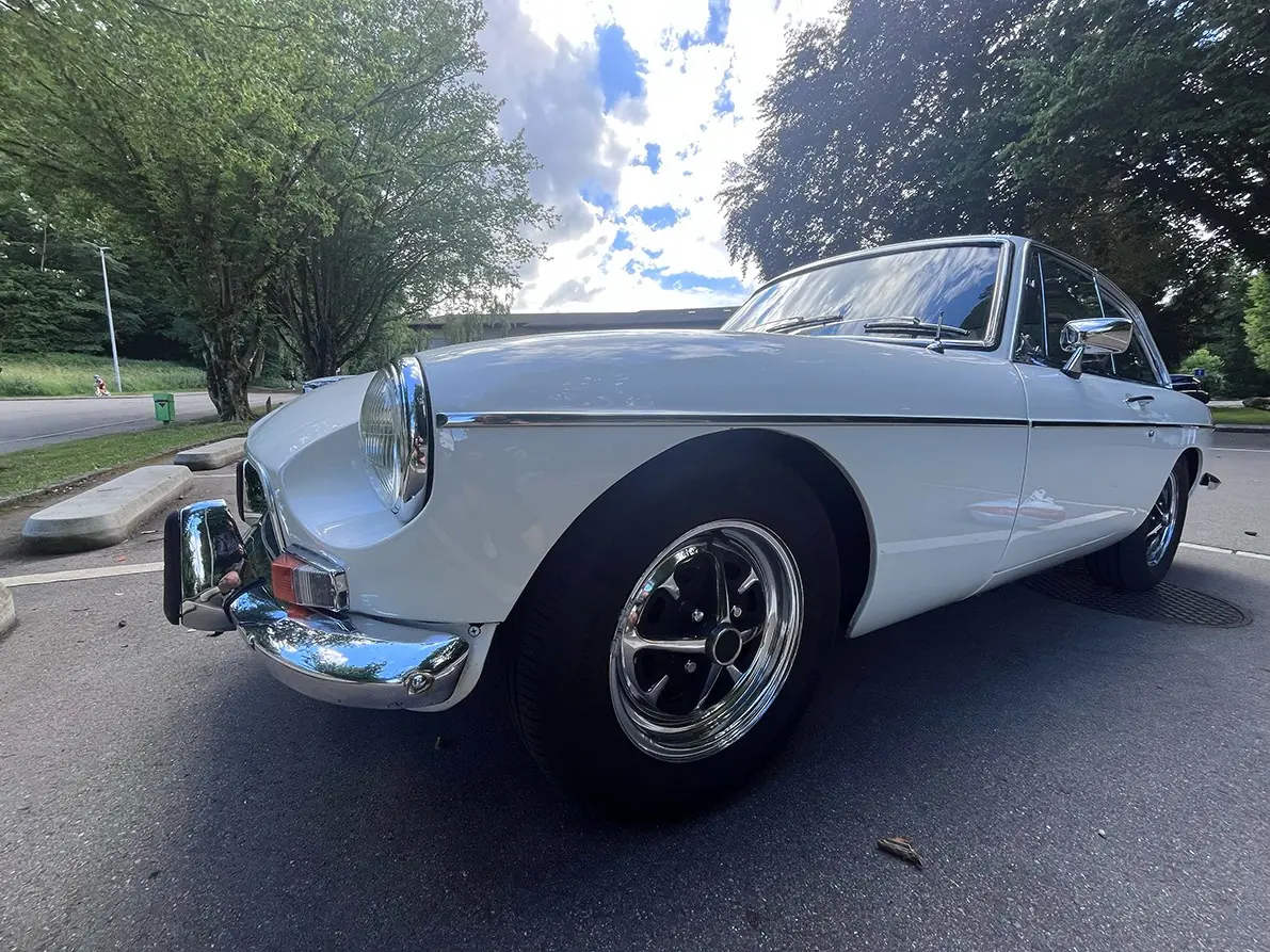 MG MGB 1972 — Légende britannique, état exceptionnel avec 19'250 km — vue extérieure