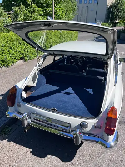 MG MGB 1972 — Légende britannique, état exceptionnel avec 19'250 km — Miniature 7