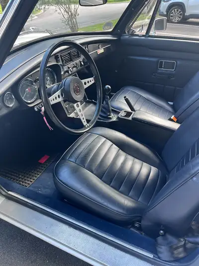 MG MGB 1972 — Légende britannique, état exceptionnel avec 19'250 km — Miniature 9