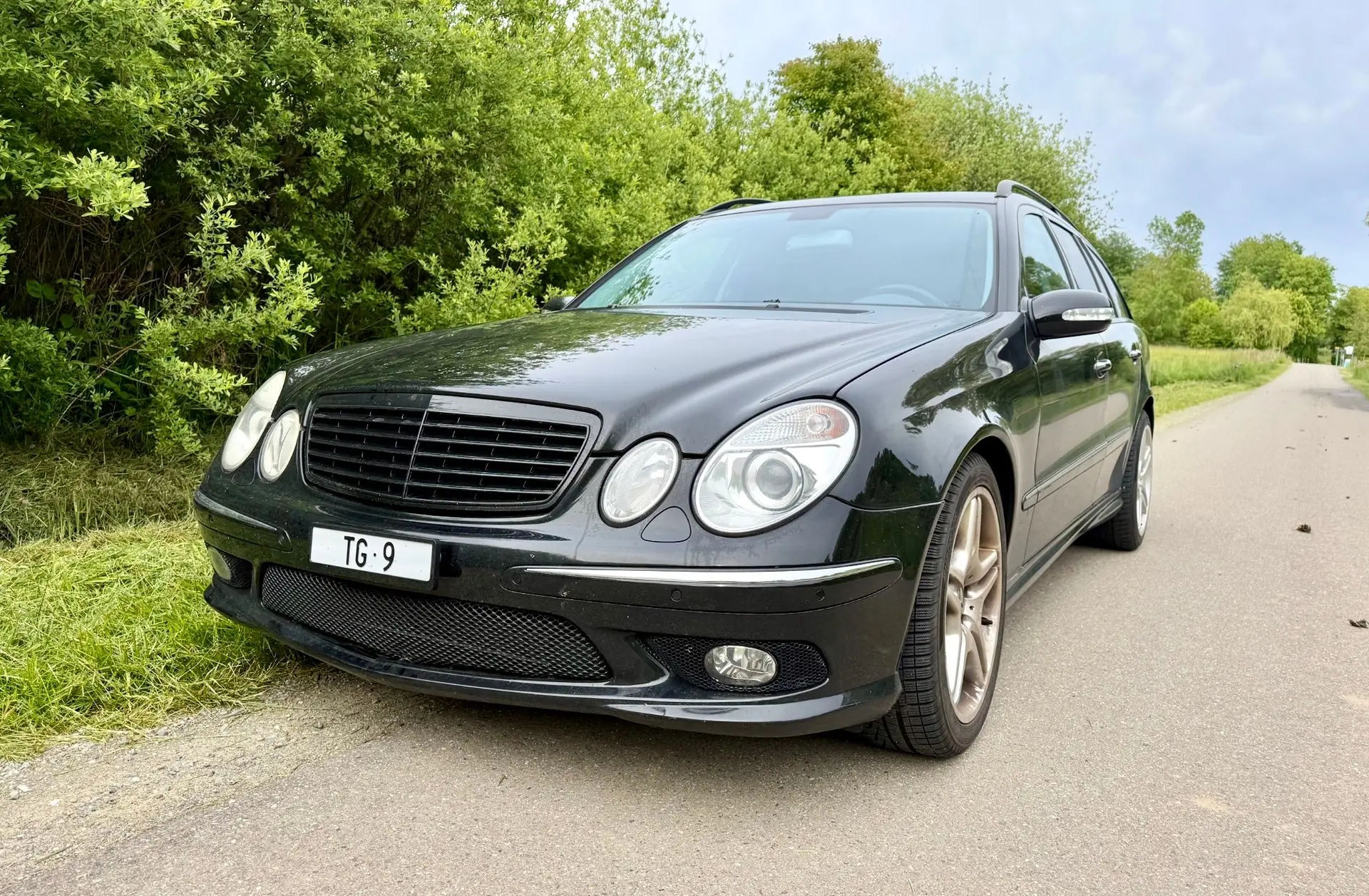 Mercedes-Benz E 55 V8 AMG — Break sportif, 476 ch et rare sur le marché — vue extérieure