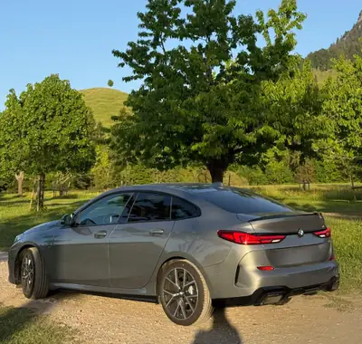 BMW M235i xDrive 2021 — Berline sportive compacte, 306 ch et transmission intégrale — vue extérieure