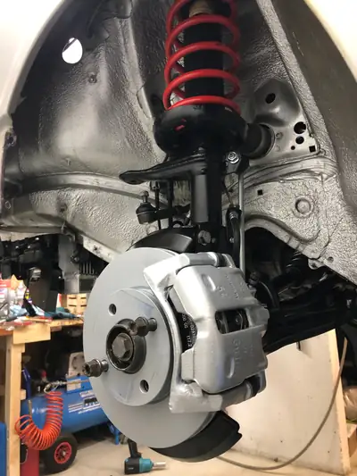 Audi 90 2.3 E — Berline classique 5-cylindres, moteur fiable et économique — Detail
