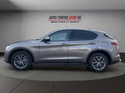 Alfa Romeo Stelvio 2.0 First Edition Q4 — SUV premium all-terrain, 280 ch et équipements complets — rear view