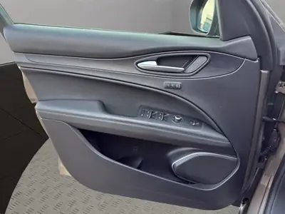 Alfa Romeo Stelvio 2.0 First Edition Q4 — SUV premium all-terrain, 280 ch et équipements complets — Thumbnail 12