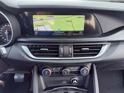 Alfa Romeo Stelvio 2.0 First Edition Q4 — SUV premium all-terrain, 280 ch et équipements complets — Thumbnail 15