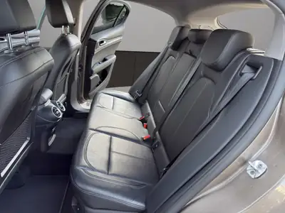 Alfa Romeo Stelvio 2.0 First Edition Q4 — SUV premium all-terrain, 280 ch et équipements complets — Thumbnail 13