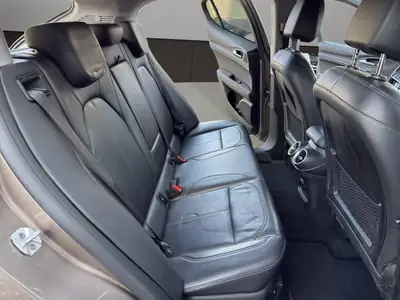 Alfa Romeo Stelvio 2.0 First Edition Q4 — SUV premium all-terrain, 280 ch et équipements complets — Thumbnail 18