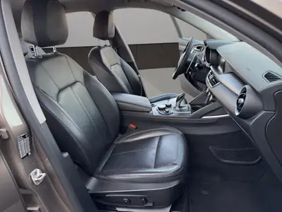 Alfa Romeo Stelvio 2.0 First Edition Q4 — SUV premium all-terrain, 280 ch et équipements complets — Thumbnail 17