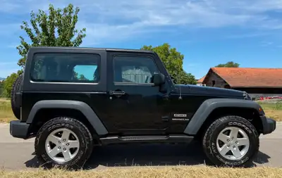 Jeep Wrangler 2.8 CRD Sport — Légende tout-terrain, diesel robuste et fiable — intérieur