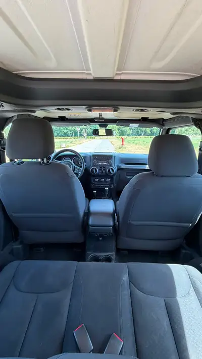Jeep Wrangler 2.8 CRD Sport — Légende tout-terrain, diesel robuste et fiable — tableau de bord