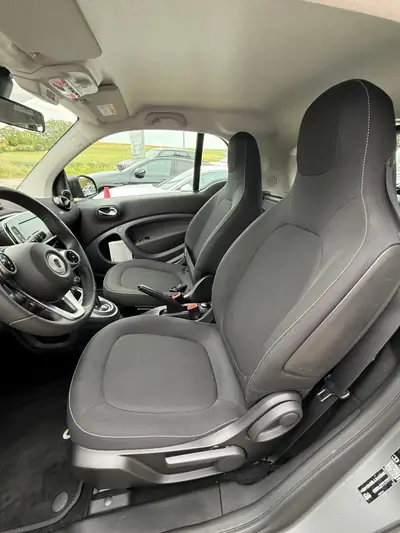 Smart Fortwo Citypassion Twinmatic — Citadine agile et économe, 2900 km seulement — dashboard