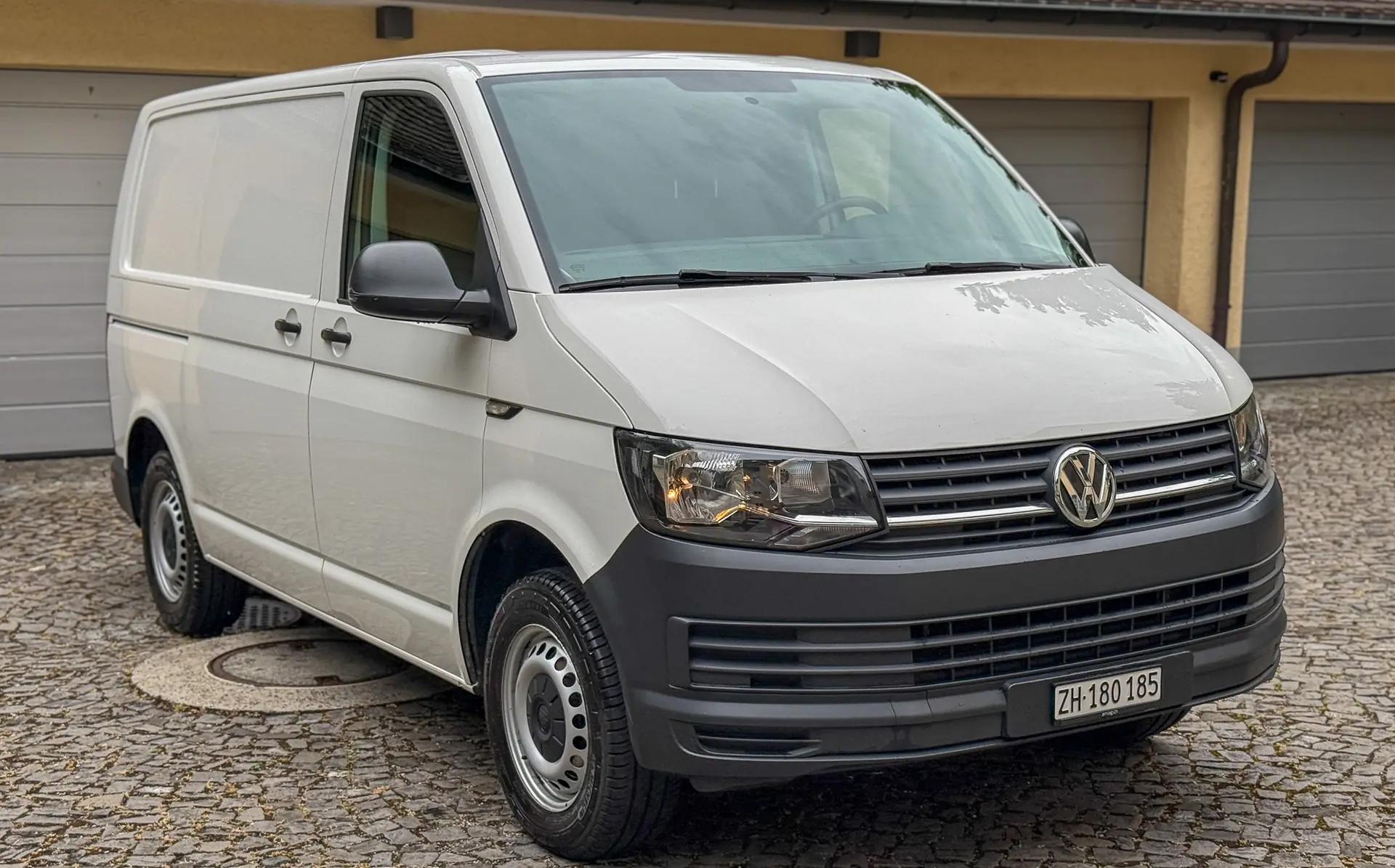 VW Transporter — Utilitaire fiable 2019, diesel économique et bien entretenu — vista esterna