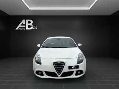 Alfa Romeo Giulietta 1750 TBi Quadrifoglio Verde — 241 ch, état impeccable, révision complète — exterior view