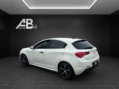 Alfa Romeo Giulietta 1750 TBi Quadrifoglio Verde — 241 ch, état impeccable, révision complète — rear view