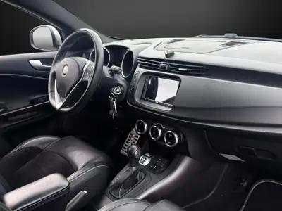 Alfa Romeo Giulietta 1750 TBi Quadrifoglio Verde — 241 ch, état impeccable, révision complète — Thumbnail 10