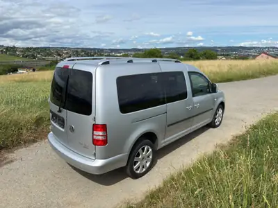 VW Caddy Maxi Highline 2.0 TDI — 7 places, cuir Nappa et toit ouvrant, 70 000 km — vista posteriore