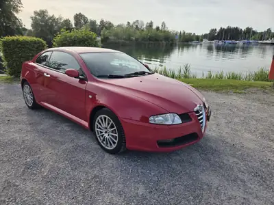 Alfa Romeo GT 3.2 V6 24V Distinctive — Coupé sportif légendaire, son Busso authentique — vue extérieure