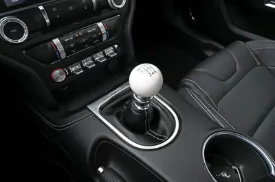 Ford Mustang Fastback 5.0 V8 Mach 1 — Muscle car légendaire, 460 ch purs — Thumbnail 20