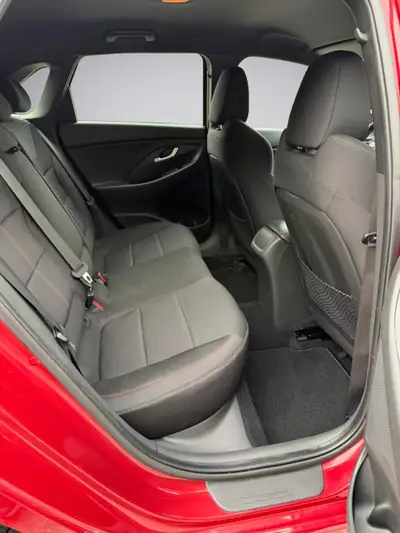 Hyundai i30 N Line — Berline sportive 160ch, entretien complet, équipements premium — Thumbnail 12