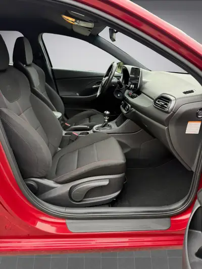 Hyundai i30 N Line — Berline sportive 160ch, entretien complet, équipements premium — Thumbnail 13
