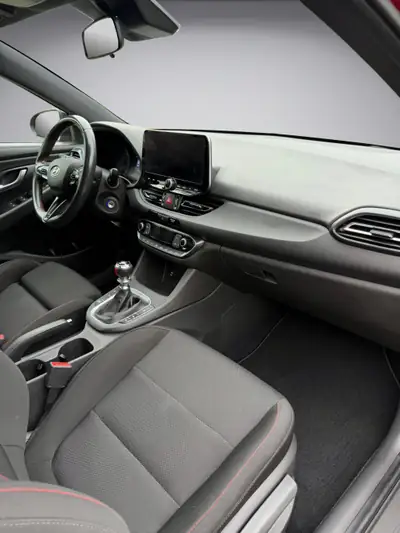 Hyundai i30 N Line — Berline sportive 160ch, entretien complet, équipements premium — Thumbnail 14