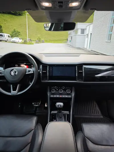 Skoda Kodiaq 2.0 TSI 190 ch — SUV familial 4×4 DSG, toit panoramique et équipements premium — arrière