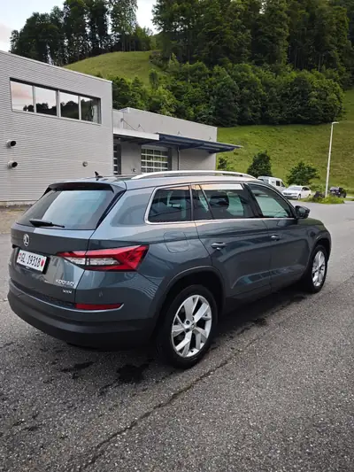 Skoda Kodiaq 2.0 TSI 190 ch — SUV familial 4×4 DSG, toit panoramique et équipements premium — vue extérieure