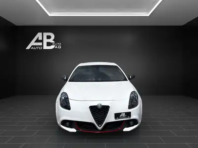 Alfa Romeo Giulietta 1750 TBi Veloce TCT — Berline sportive italienne en excellent état — exterior view