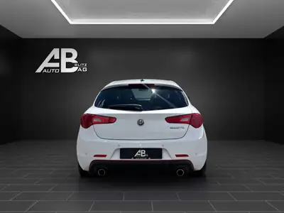 Alfa Romeo Giulietta 1750 TBi Veloce TCT — Berline sportive italienne en excellent état — interior